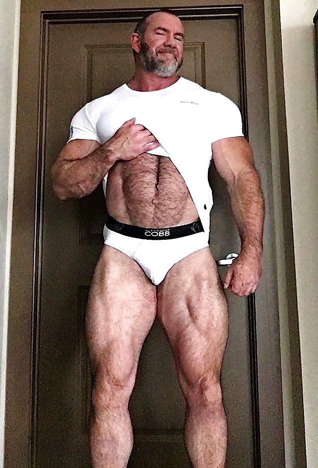 Big dick daddy. Thom Austin бодибилдер. Стив Келсо бодибилдер. Muscle Bear Thom Austin. Самый большой мужской.