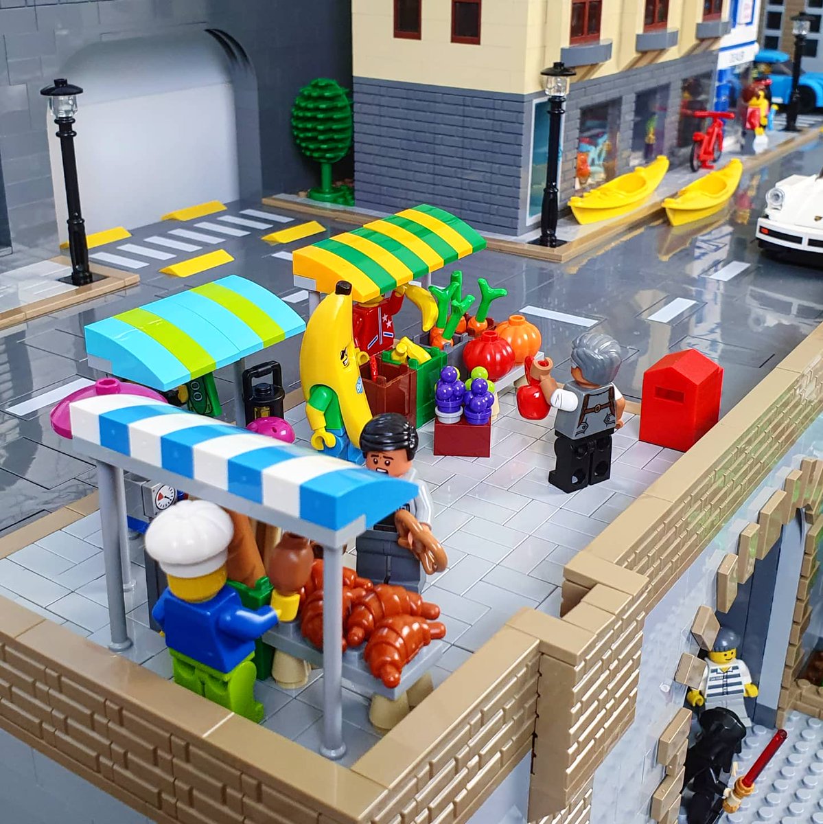 CreativeBrickB's tweet photo. Full video on YouTube - link in bio! LEGO moc market square with baker, greengrocer and junk stand.

#lego #legocity #legomoc #moc #legobuild #legolayout #legobrick #legobricks #legoset #legocreator #legodesign #legominifig #legominifigure #minifigure #minifig https://t.co/BN3L5qrW0f
