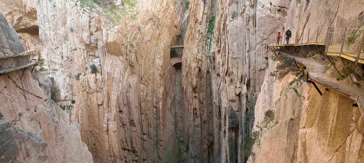 viveandalucia's tweet photo. #ViveAndalucia | Caminito del Rey: el sendero que fue el más peligroso del mundo. Hoy la ruta está totalmente rehabilitada, ha sido galardonada con el Premio Europa Nostra y es un must para todos los amantes de la aventura https://t.co/g8tALwQYfw vía @spain https://t.co/XyrPmpFZlr