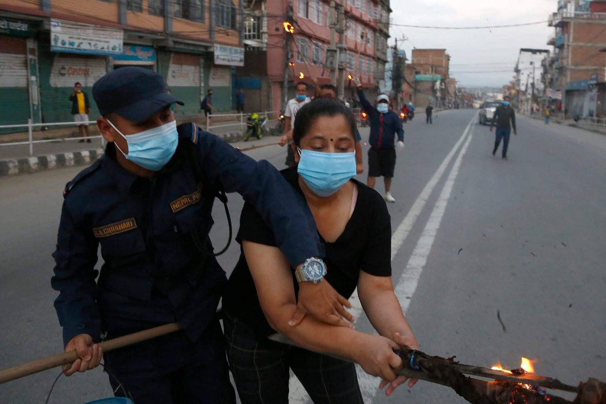 कोभिड लागेर म बरु मर्न तयार छु तर यो देशको ब्यवस्था मर्न दिन्न । आज कलंकी मा रास्ट्रपति र प्रधानमन्त्री को पुत्ला दहन संगै राकेजुलुस गर्दै ।