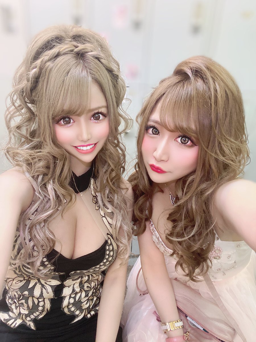 ヤドンちゃん 吉沢さんと昔のキャバ嬢 スジ盛りゎ勇気でなかった 笑 いにしえイベント楽しかったな笑笑 いつもと違うっていいよね なんか 昔のキャバ嬢 キャバ嬢 キャバクラ イベント 小悪魔ageha 盛り髪 スジ盛り 逆毛 ロングドレス 平成