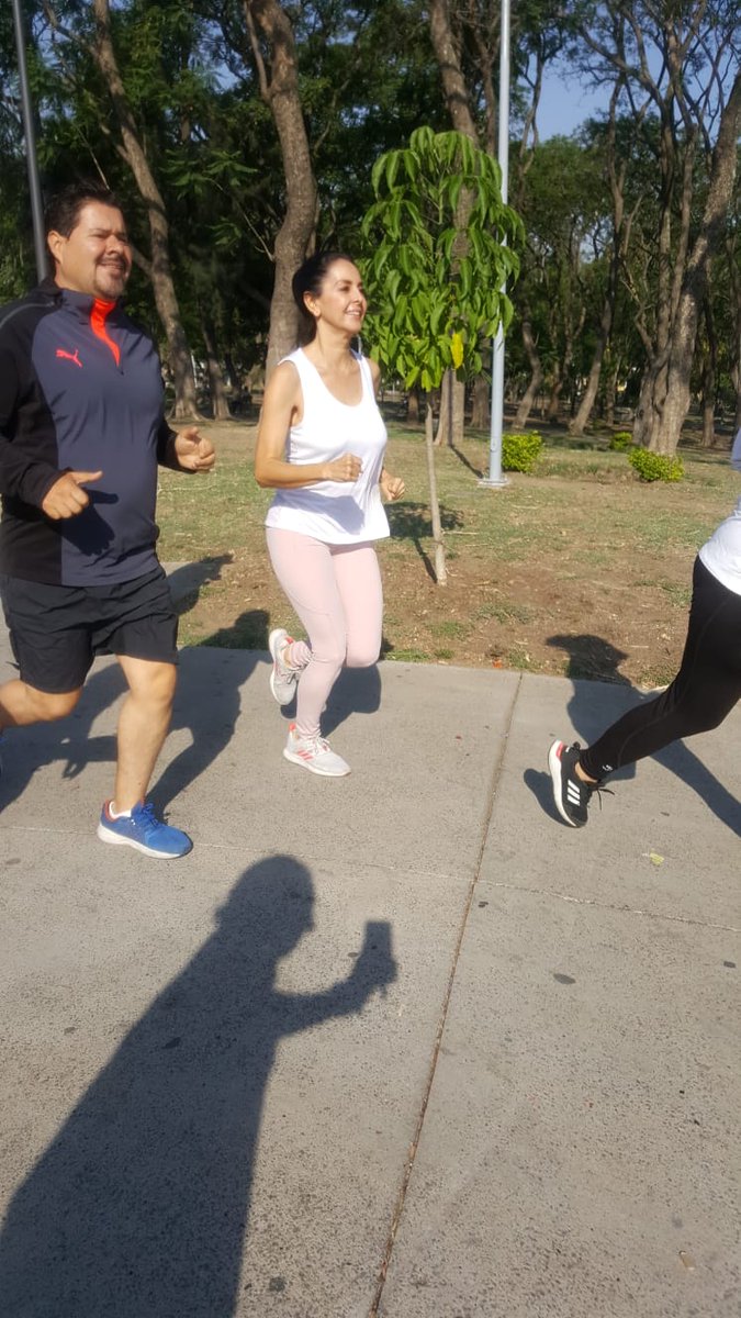 yeseniagdl's tweet photo. ¡Vamos a ganar! hoy nos fue muy bien en la Carrera del Triunfo y estamos listos para el 6 de junio con mi amigo @LuisGalvanMX.

#JuntosHacemosHistoria 
#nuestrodeberescumplir 
#Distrito8 https://t.co/oa91TUgwqh