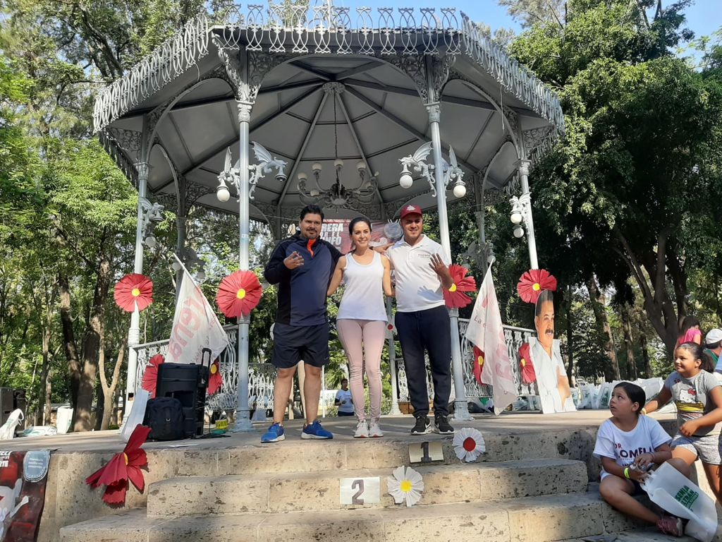 yeseniagdl's tweet photo. ¡Vamos a ganar! hoy nos fue muy bien en la Carrera del Triunfo y estamos listos para el 6 de junio con mi amigo @LuisGalvanMX.

#JuntosHacemosHistoria 
#nuestrodeberescumplir 
#Distrito8 https://t.co/oa91TUgwqh
