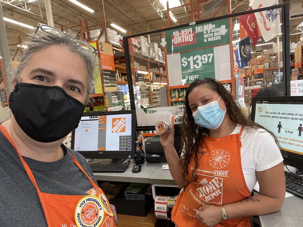 Celebrating anniversaries with Amanda D31 and Bill D26 <a href="/KerreanT/">Kerrean Tucker</a> @SueC0221 <a href="/FlyHotAir/">Debbie Hoechst</a>