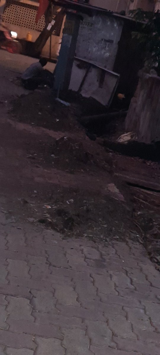 HinaChinu's tweet photo. @mybmc @mybmcWardKE 

Need attention to clear the garbage removed from our road side drainage lines in our society one week back which is still lying unattended leading to unhygienic conditions and those waste will again go back to clean drainage lines if it rains. https://t.co/KUXIskxsUt