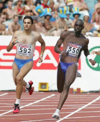 unpopularrunni1's tweet photo. Bun huggers cannot possibly make you faster than split shorts. You are just distracting everyone. https://t.co/Vfe3SzZwod