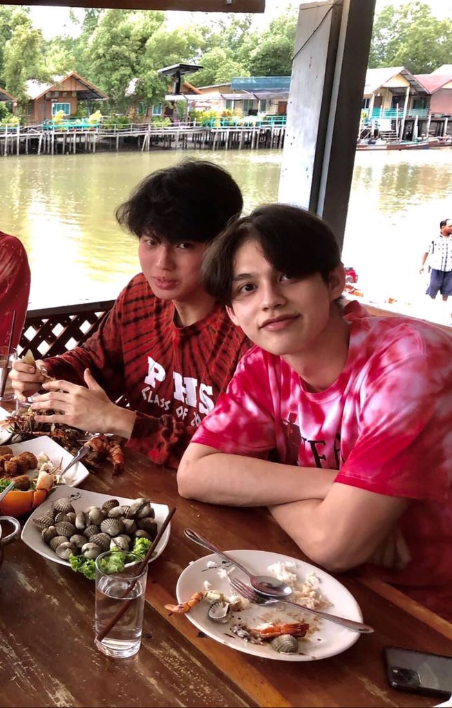 luvvlips's tweet photo. peak day 😭 #ไบร์ทวิน https://t.co/knZNc84hav