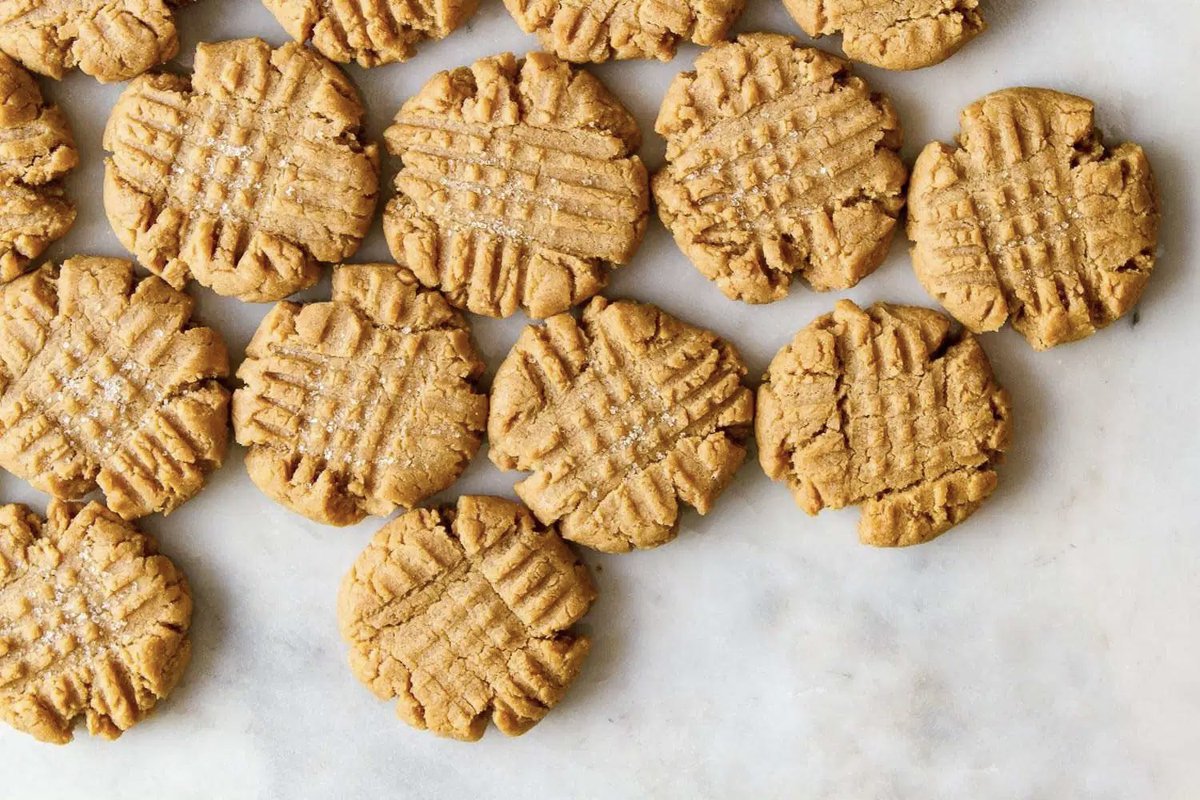 JosephSmithsHat's tweet photo. - 1 cup peanut butter
- 1 cup sugar
- 1 cup flower
- 6 tablespoons milk of your choice
- 2 tsp vanilla xtract
- 1 tsp baking soda
- 1 pinch of salt
Mix together in a bowl, ball up, flatten w/ fork on a cookie sheet, bake for 10 minutes at 350F. #DesNat https://t.co/FsbbnOmB8A