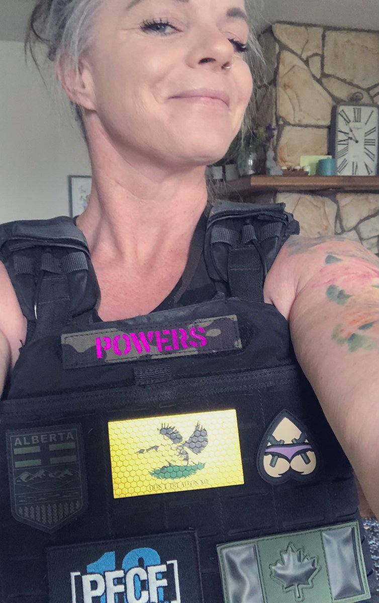 KelliDPowers's tweet photo. Loving my new patches! Tactical 5.11 has the best vest if youβre ever curious about buying one if not you can just watch me abuse mine. Add some flair to your gear #bunsandguns #tac511 #donttreadonmecanadianversion #powersisapowerfulname πͺπͺ https://t.co/vQOkiyZuBw