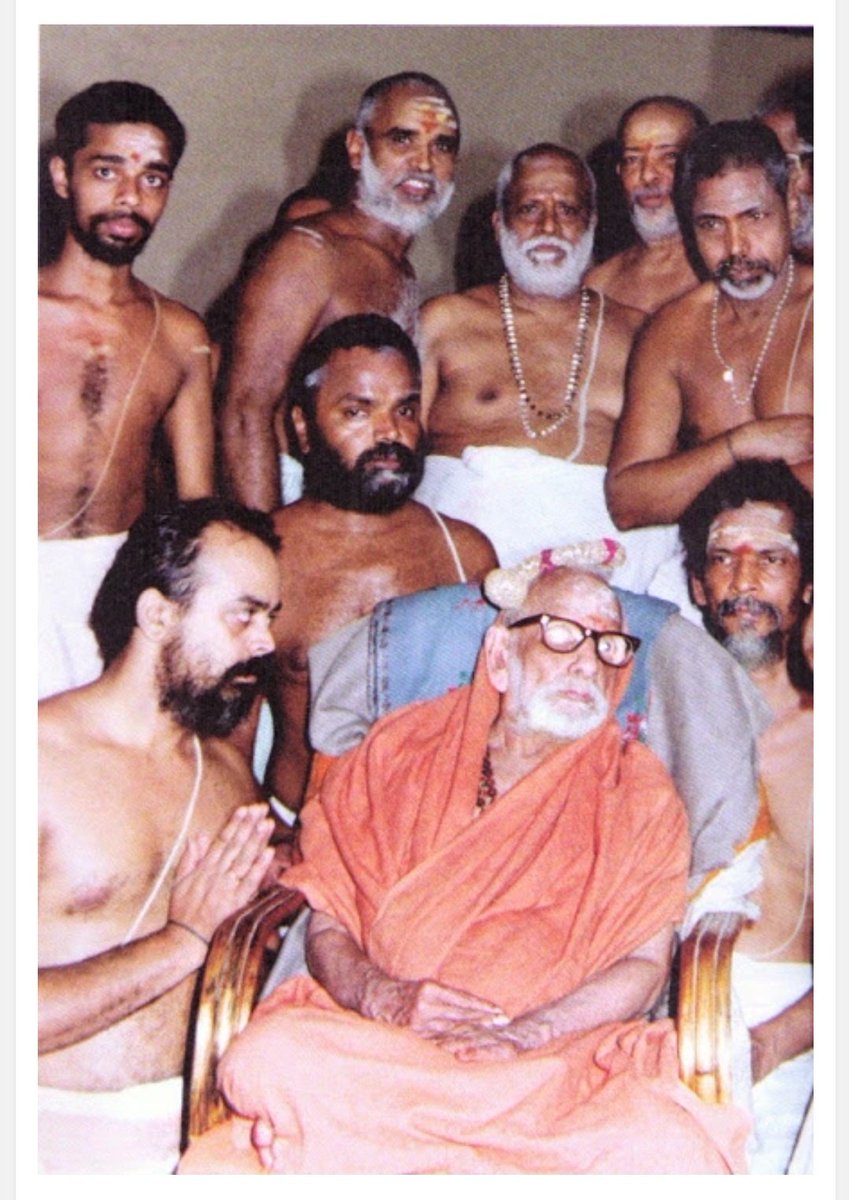 Ribu_Marini's tweet photo. தில்லையம்பலத்தானின் குஞ்சிதபாதத்தை அலங்கரிக்கும் வெட்டிவேர் மாலை. 
ஹரஹர சங்கர 
ஜெய ஜெய சங்கர 🙏🙏 https://t.co/iv4Oslfio3