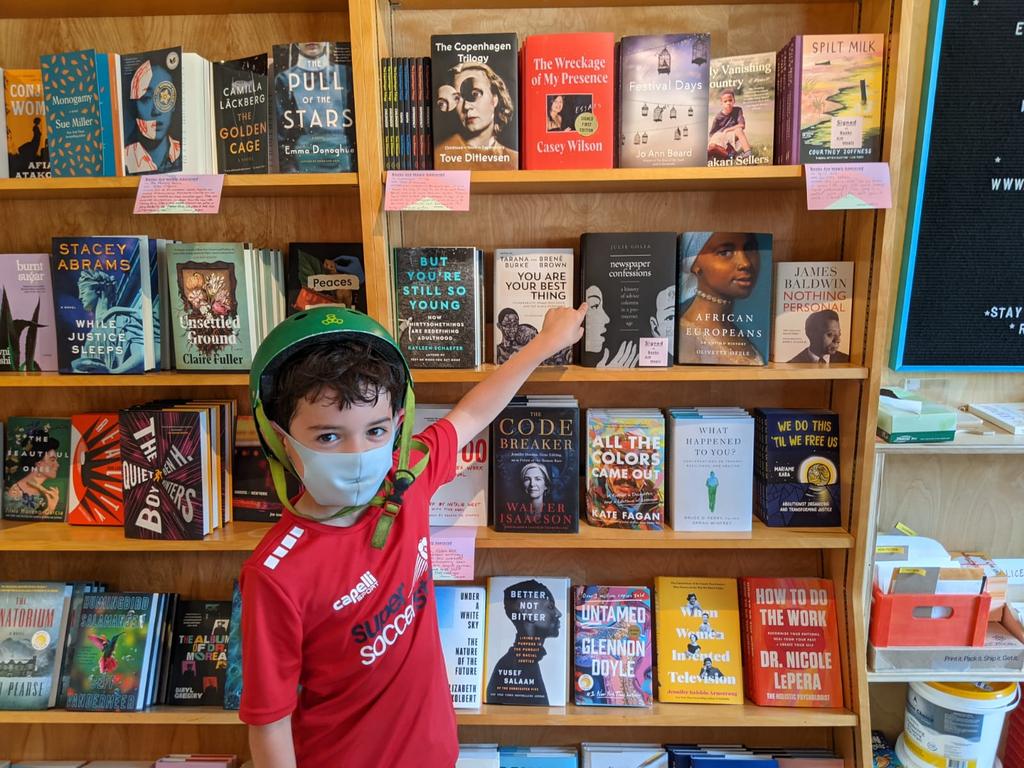 Julie Golia tweet media