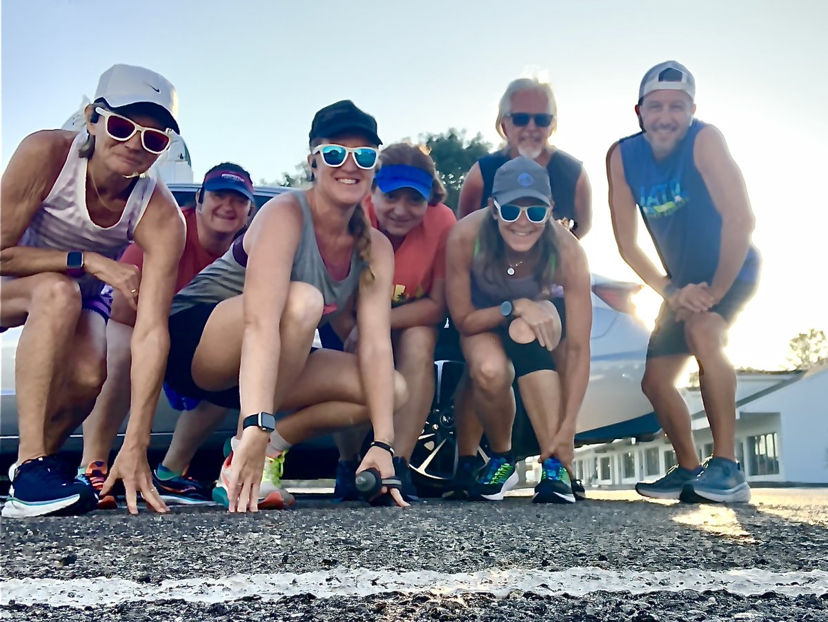 selahsUSAn's tweet photo. Everybody looks good at the starting line! Sunday Funday run ππ»ββοΈ #teamultra #welikebeer π@MichelobULTRA π» https://t.co/fjlayOiLJ3
