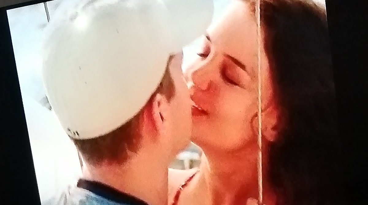 AnniCreek's tweet photo. Empiezo la cuarta temporada, la temporada de la relación de Joey y Pacey y a mi parecer la mejor temporada de todas #Pjer #temporada4 #truelove #Dawsonscreek #Dawsoncrece https://t.co/klkjy6pxrO