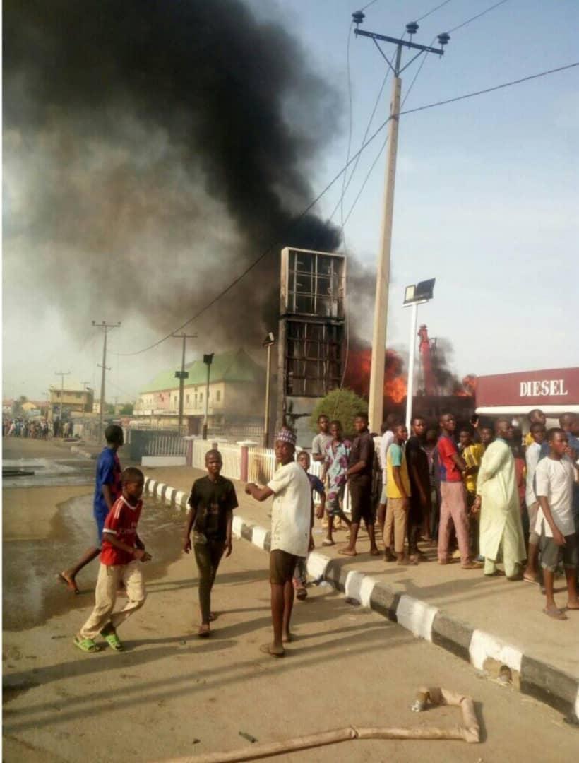 MobilePunch's tweet photo. PHOTOS: Over 50 Injured As Fuel Tanker Explodes in Kano https://t.co/FfhXpGoIgt