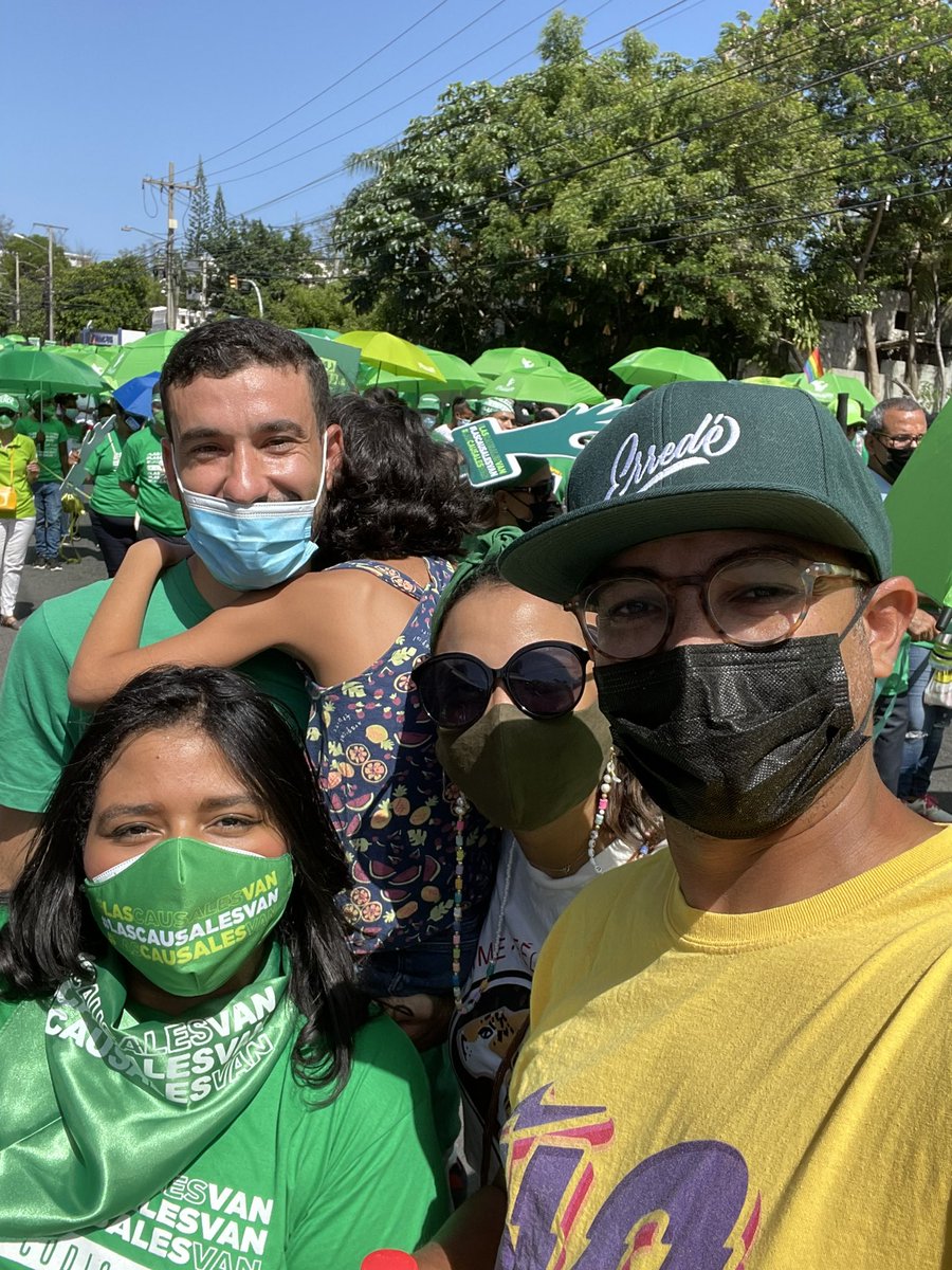 Angurria's tweet photo. Junto a @BartolomePujals y mi hermano @MarioSosaTorres apoyando #LasCausalesVan 💚💚💚🙌🏽🇩🇴💪🏽 https://t.co/ovxldmpTAQ