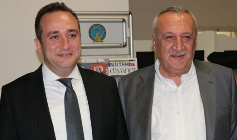 BirGun_Gazetesi's tweet photo. "Biz vatan, devlet, bayrak için ölmeyi göze alanların çocuklarıyız" diyen Tolga Ağar'a Ali Aktaş'tan yanıt:

"Askerlik yapmaya dayanamayıp Ankara'ya babanın yanına evci çıkmak için nakil oldun ya devrem; nasıl ölmeyi göze alıyorsun hiç anlamadım"

https://t.co/OE0SoraHIx https://t.co/yVqebK6JVe