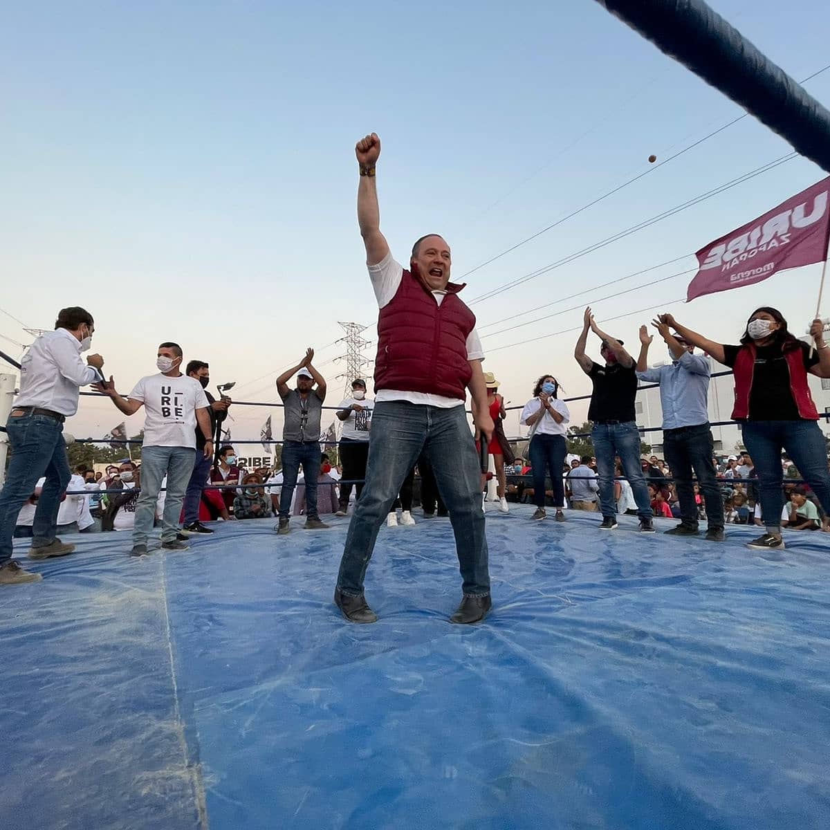 AlbertoUribeC's tweet photo. Como alcalde no daré ni un permiso más a los fraccionadores e inmobilarias corruptas que han saqueado Zapopan. Ya basta de injusticias y de empresarios que se hacen ricos a costa de la gente. https://t.co/kBSV6PnV2N