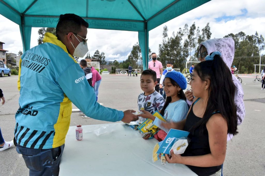 emov_ep's tweet photo. Retomamos la Bici Escuela en la parroquia San Joaquín, con varias actividades para mejorar el aprendizaje de los niños y jóvenes en el manejo de las bicicletas. 
#MuéveteEnBici
@pedropalaciosu 
@MunicipioCuenca 
@moscoso_rosales https://t.co/VHFN53av4s