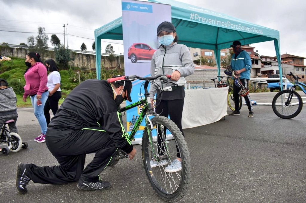 emov_ep's tweet photo. Retomamos la Bici Escuela en la parroquia San Joaquín, con varias actividades para mejorar el aprendizaje de los niños y jóvenes en el manejo de las bicicletas. 
#MuéveteEnBici
@pedropalaciosu 
@MunicipioCuenca 
@moscoso_rosales https://t.co/VHFN53av4s