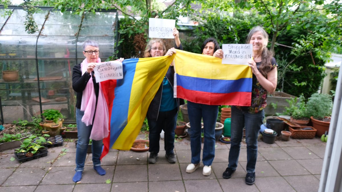 CadenaYakeline's tweet photo. Als Mitglieder vom Ausländerbeirat in Offenbach, zeigen wir die Solidarität mit KOLUMBIEN. Como miembros del Consejo de Extranjeros en Offenbach Alemania, mostramos nuestra solidaridad con mi Colombia. Yakeline Cadena Perez , Annette Schaper-Herget , Helena da Silva und Magda. https://t.co/ZcSTiCuhtq