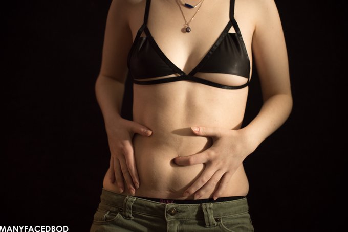 S Q U E E Z E  Full set on OF😘  #belly #bellybutton #hips #bra #lowrise #lingerie #navel https://t.c<a href="/tag/belly"class="tags">#belly</a><a href="/tag/bellybutton"class="tags">#bellybutton</a><a href="/tag/lingerie"class="tags"><span>#lingerie</span></a><a href="/tag/hips"class="tags"><span>#hips</span></a><a href="/tag/bra"class="tags"><span>#bra</span></a><a href="/tag/lowrise"class="tags"><span>#lowrise</span></a><a href="/tag/navel"class="tags"><span>#navel</span></a>