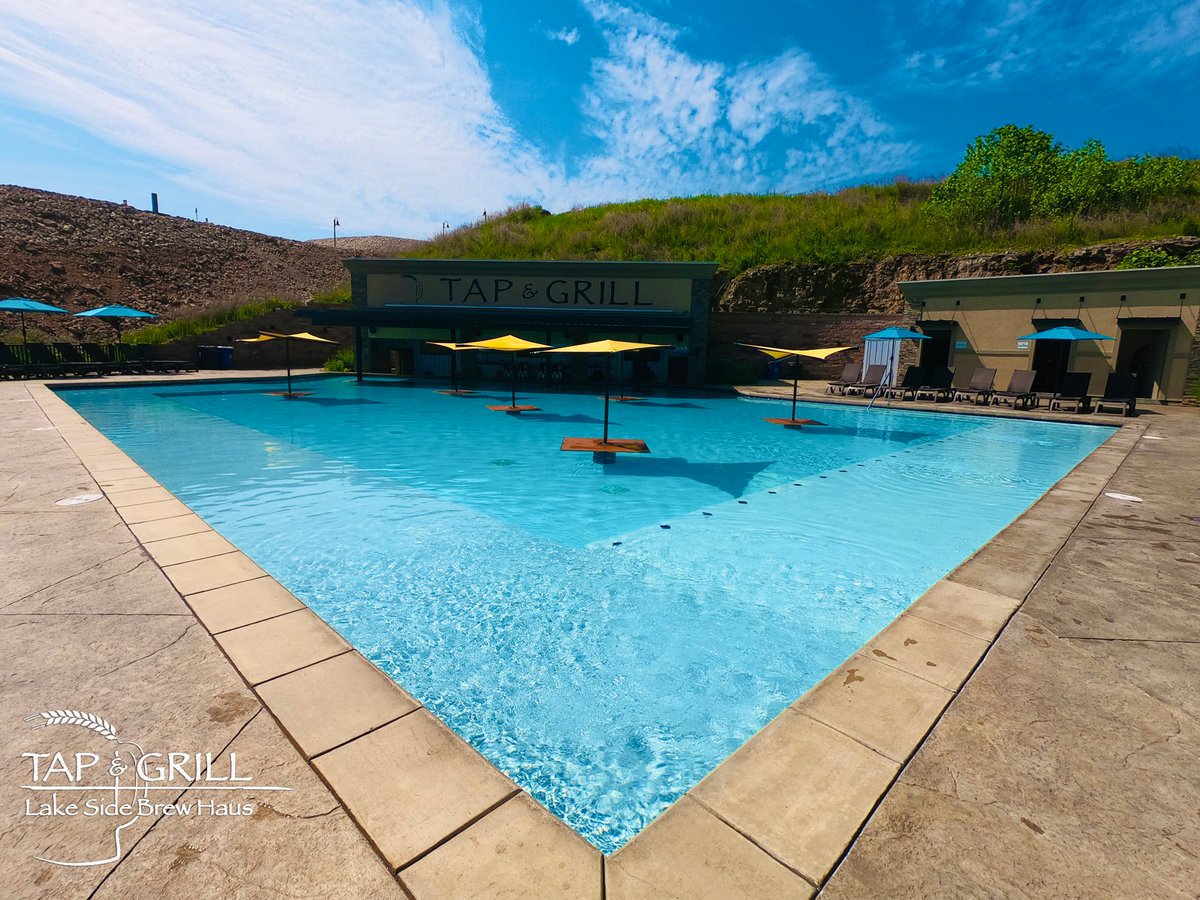 Perfect weather today at the #LakeOfTheOzarks! ☀️ Join us for our first Sunday Funday of the season with music by resident <a href="/DJNickNiemeier/">DJ Nick Niemeier</a> at the pool starting at 11am! #PoolPartiesOnTap