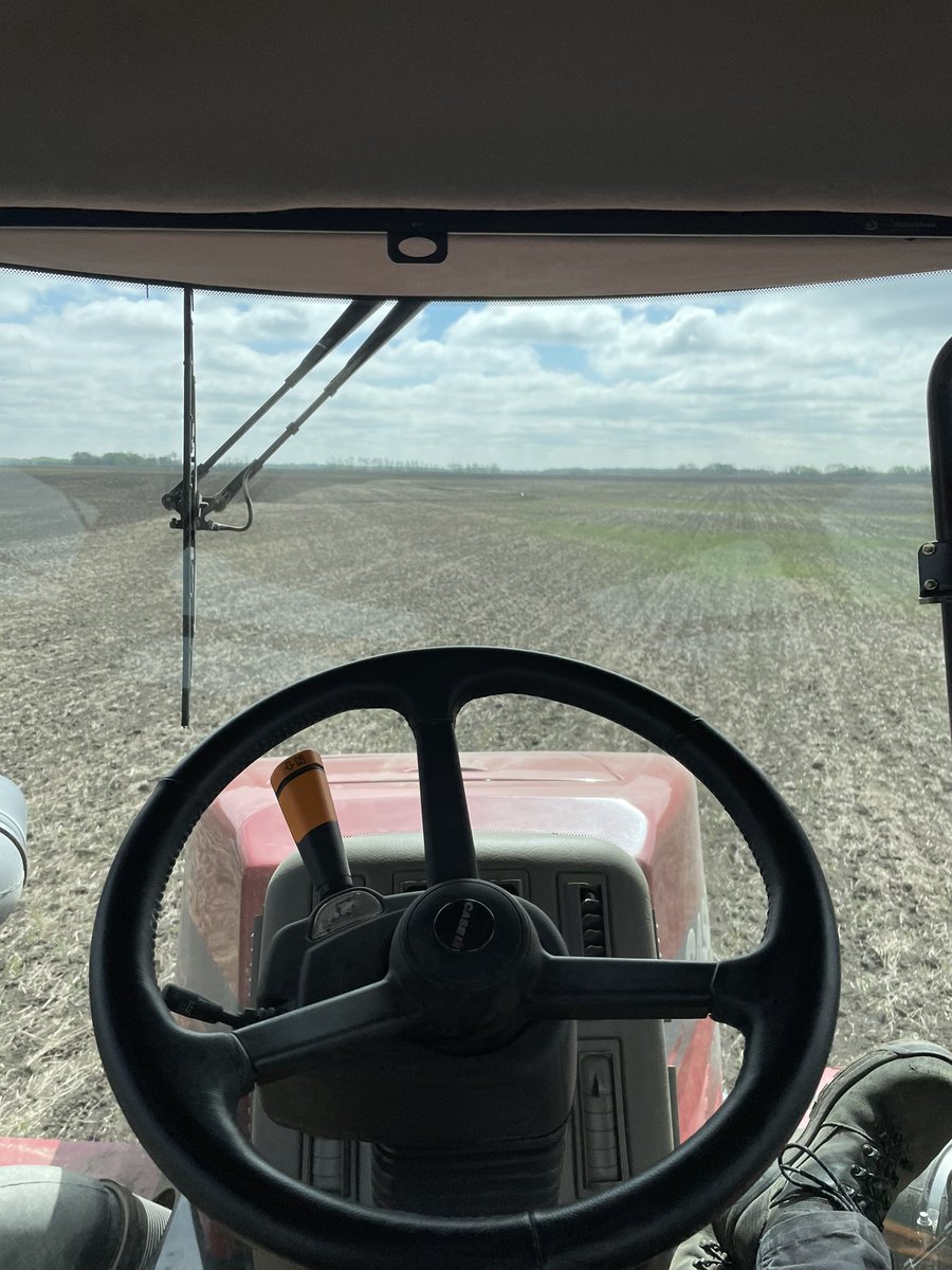 MDallman370's tweet photo. @CAWHC @AMAZONE_Inc Beauty of a morning to get some field work done! https://t.co/MgHdwsaYCm