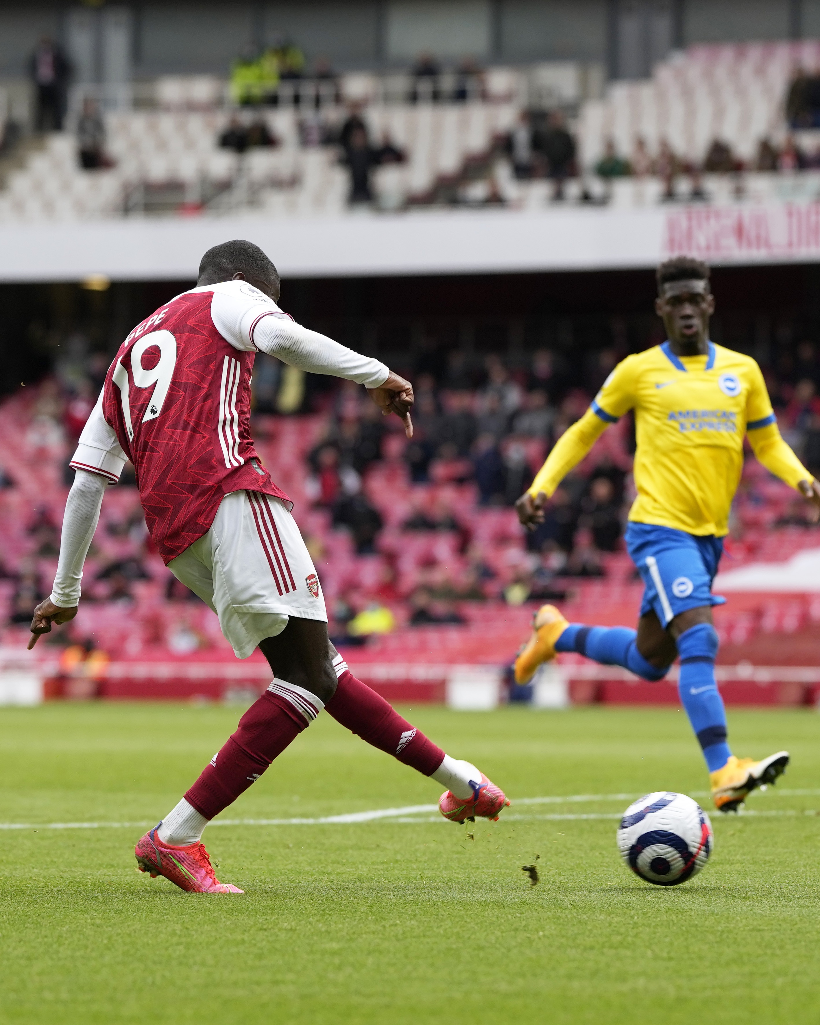 Nicolas Pepe scores his second