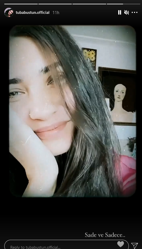 _denizsever's tweet photo. She smiles cause she knows you won't get her messages, so let me give you a hint:
"Sade ve sadece" - "Simply simple" is for those who like making shop edits, that are not welcomed by Tuba herself. Tuba likes herself simply simple way!

#TubaBüyüküstün #SadeveSadece #SimplySimple https://t.co/9CXniqiSCB