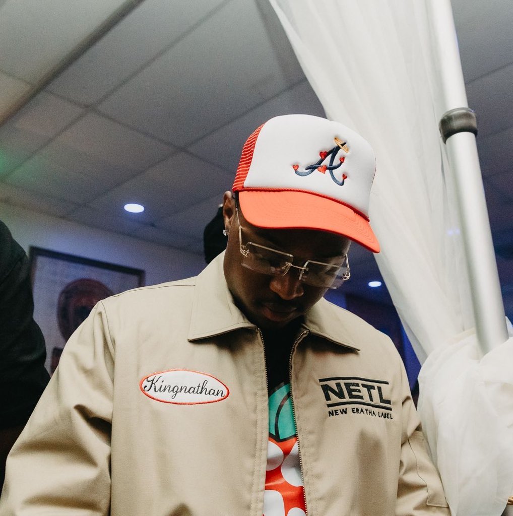 kingnathanwao's tweet photo. They’ll never see ur vision until u show them. Make it happen.
•
•📸: @_Insurgo 
•🧥: @gardeeezy https://t.co/z1SMN1EJ0u