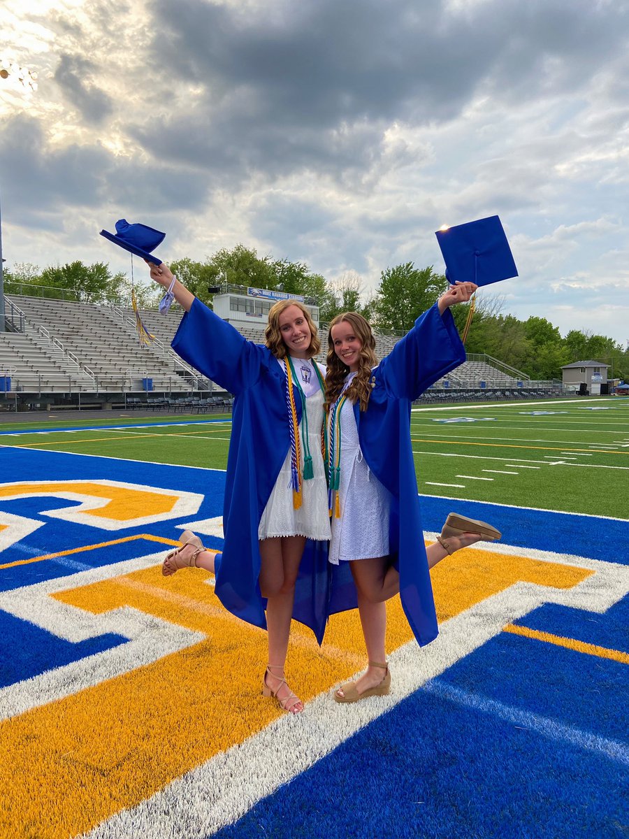 SicklerSophia's tweet photo. @dariasickler and I are officially Sandburg alums! Thank you so much @SandburgHS for the best four years. 💙💛 We are so proud to have been members of the class of 2021! https://t.co/JcOHLxlNOc