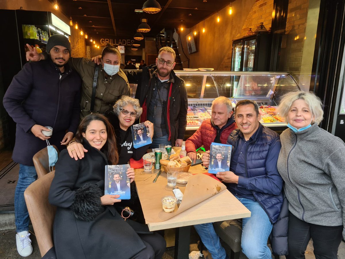 Agir_93's tweet photo. À la rencontre des commerçants et des Montreuillois pour avoir envieIDF. Temps d'échanges sur les dispositifs de l’Etat en matière de soutien financier aux commerçants. 
Accueil chaleureux et sympathique. 
#EnvieIDF
#regionales2021
#LaurentSaintMartin https://t.co/go6RhJZdPx