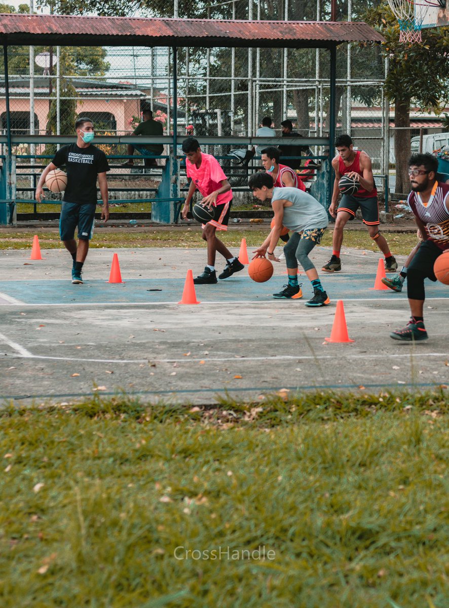crosshandle's tweet photo. No existe un motivador más grande en la tierra que tú mismo.🖐🏼🏀
#crosshandle #basketballneverstops https://t.co/bOeczcfpFQ