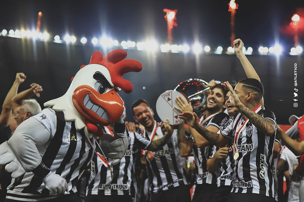 Atletico's tweet photo. Bicampeão! A hegemonia continua: https://t.co/Eovi8FgxBP

🐔🔺 #aHEGEMONIAcontinua #oMaiorCAMpeãoMineiro https://t.co/iSsgYGjp7F