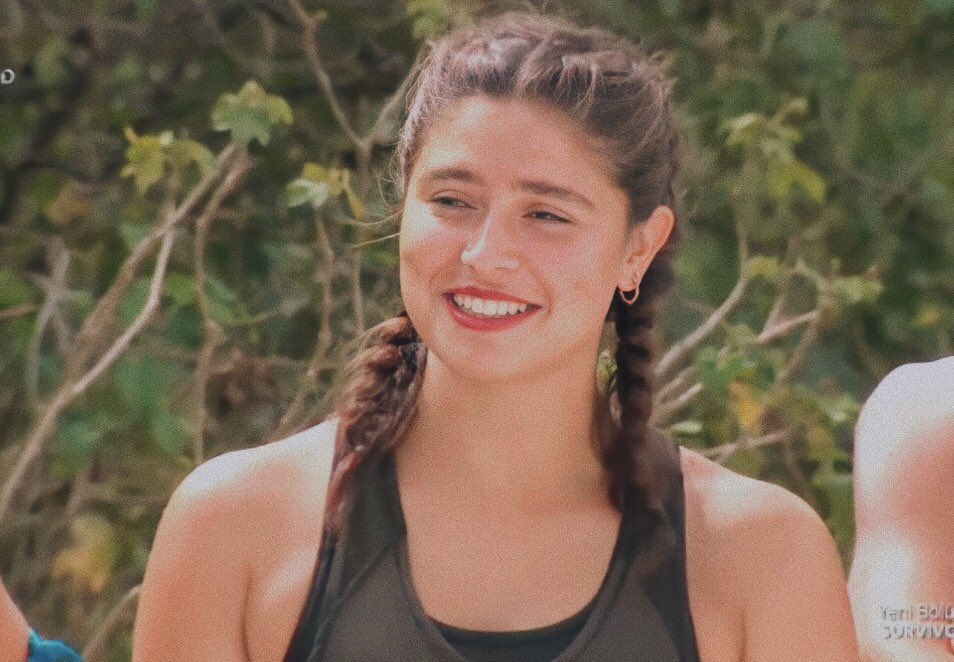 _ayseyuksel1's tweet photo. dağları deldin tek başına 
çölleri aştın bir tek sen 
erleri yendin kız başına 
survivora mı yıkılacaksın 

MutluYıllar AyşeYüksel https://t.co/D0ATGxhQkv