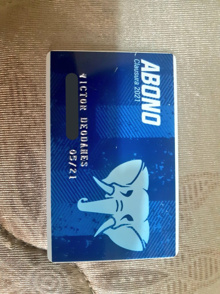 El día de ayer encontramos esta ID de abonado, a nombre de Víctor Deodanes. 
Si alguien lo conoce por favor comunicarse con nosotros para entregársela.