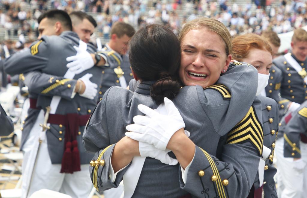 WestPoint_USMA's tweet image. Congratulations to #USMA2021 for becoming the newest members of the #LongGrayLine. 

Click the link to view more photos from the ceremony yesterday. 👇

flic.kr/s/aHsmVLv9nc