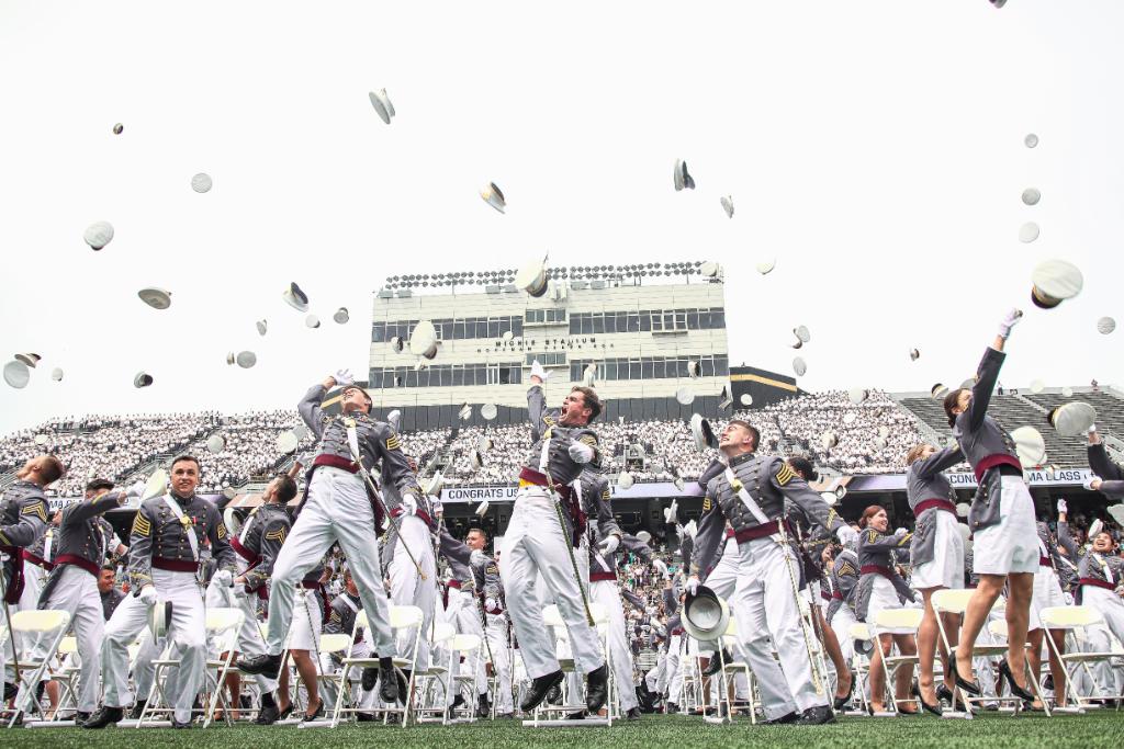 WestPoint_USMA's tweet image. Congratulations to #USMA2021 for becoming the newest members of the #LongGrayLine. 

Click the link to view more photos from the ceremony yesterday. 👇

flic.kr/s/aHsmVLv9nc