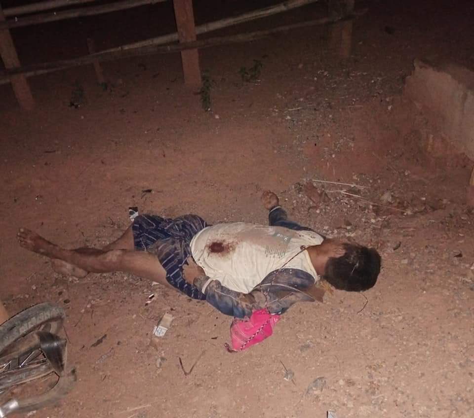 yu_drdr's tweet photo. LOIKAW, Karenni (Kayah) State:

A civilian from Kone Thar village was shot dead by Terrorists (Myanmar security forces) at 7:50pm.

#May23Coup #WhatsHappeningInMyanmar #MilkTeaAlliance https://t.co/oKiUH94Ubx