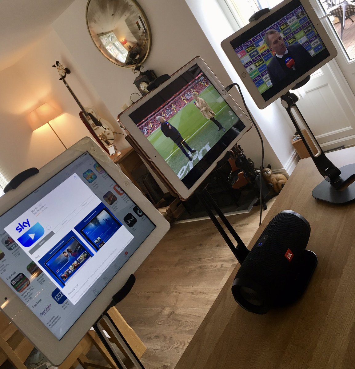 CircleJustice's tweet photo. Tense afternoon #MOTD #premiereleague https://t.co/Ge8wt0ZWTw