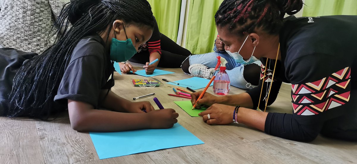 TheJusticeDesk's tweet photo. "When I look at our #Mbokodo #Heroes, I see #mature, #empowered girls who know their rights - who are #leaders, &amp;  young change-makers who are ready to build a better, more equal world for everyone." - Naomi Chitsa, Mbokodo Co-ordinator https://t.co/DtTKxwdFsM