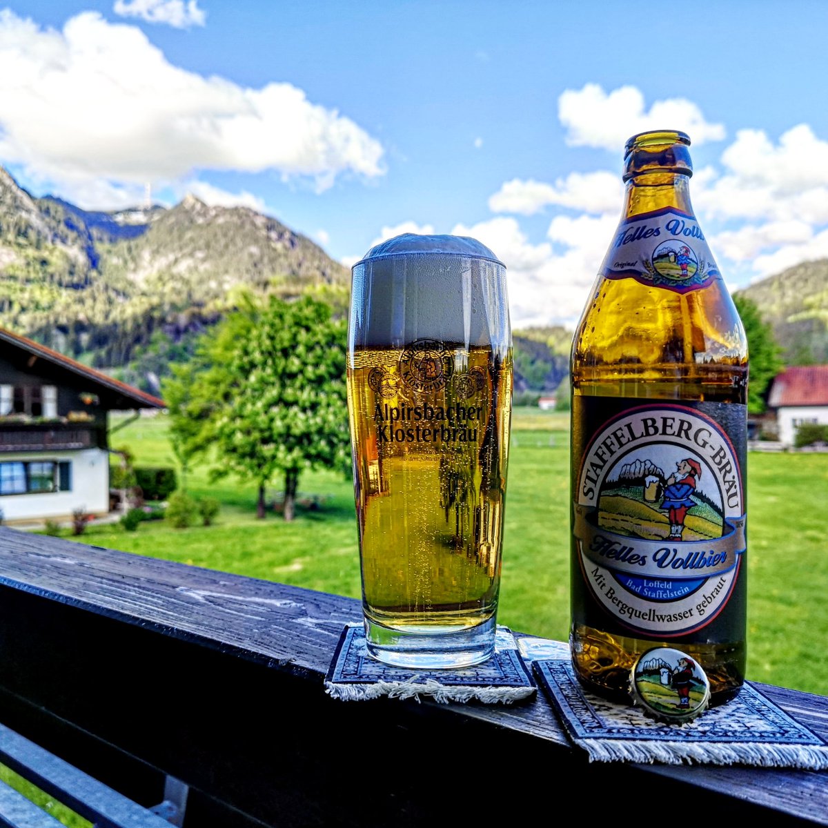 brunnenbraeu's tweet photo. Staffelberg-Bräu - Helles Vollbier (****) 5,0%
#beerwithaview #beeronthecarpet #beerporn #staffelbergbräu #helles #hellesvollbier https://t.co/4PhDLPxWUt