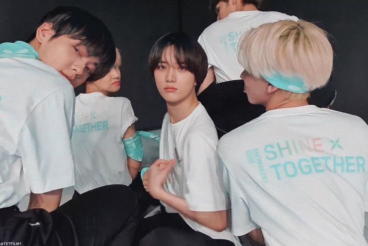 EBOYBGY's tweet photo. I wanna be with them not only until tomorrow but forever <3 tomorrow x together https://t.co/UP4rGZWIbT