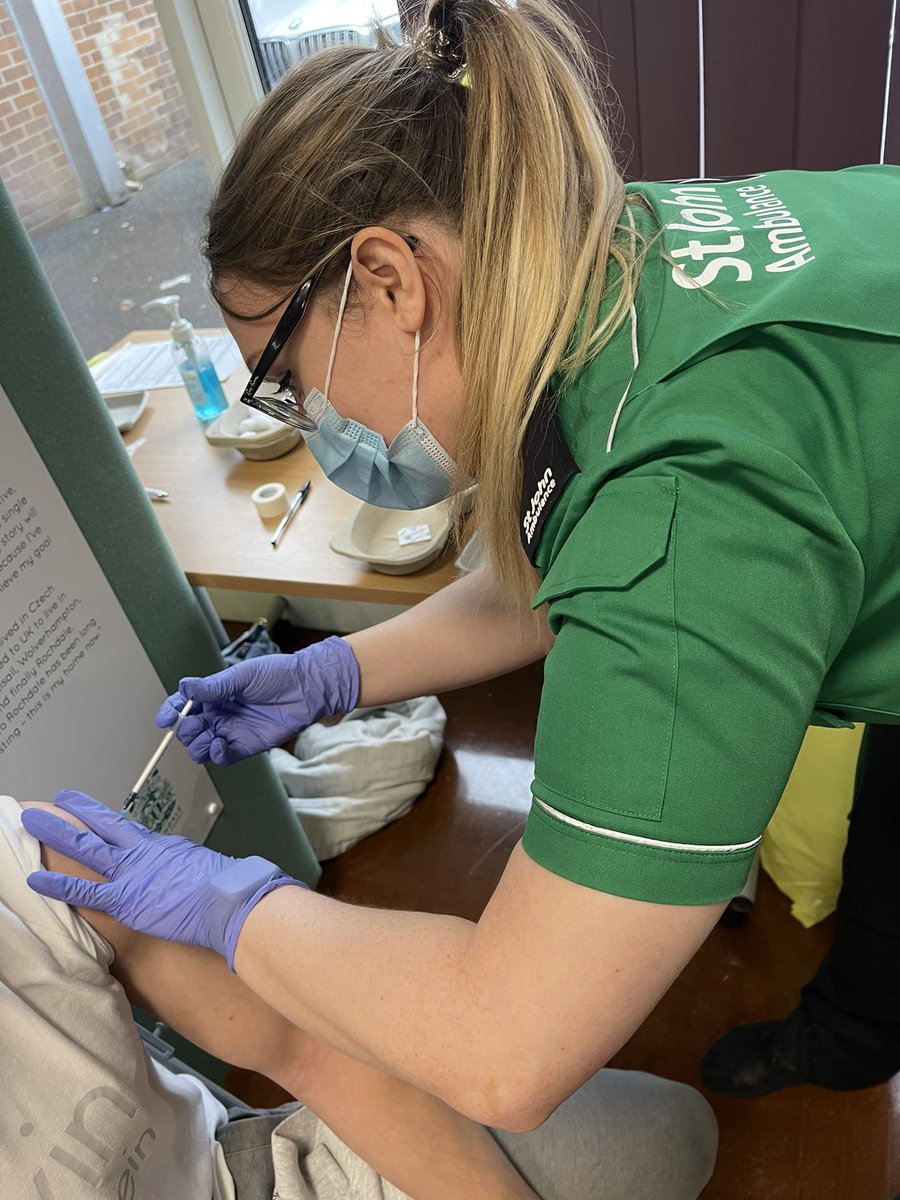 ChauhanZahid's tweet photo. This was our last vaccine of the day (564th). Not a single vaccine wasted . Thank you to this amazing team #Bowlee Primary school @RochdaleCouncil @NHSHMR #staysafe #GetVaccinatedASAP https://t.co/GtJCsUVVZU