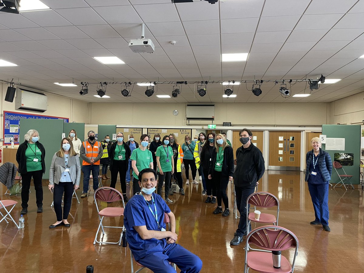 ChauhanZahid's tweet photo. This was our last vaccine of the day (564th). Not a single vaccine wasted . Thank you to this amazing team #Bowlee Primary school @RochdaleCouncil @NHSHMR #staysafe #GetVaccinatedASAP https://t.co/GtJCsUVVZU