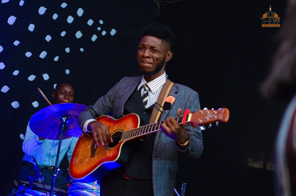 SLEEM_SANDROSE's tweet photo. My Beloved is the Most Beautiful
Among Thousands 🙇
#GospelSongs
#GospelRadio
#Jesusimage
#guitarplayer
#tltcc https://t.co/K0ZyqxPZOV