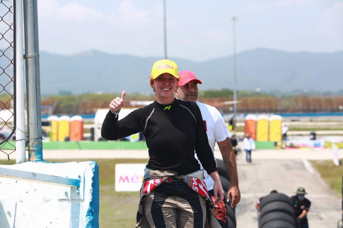 ChicasRacing's tweet photo. ¡Día de carrera! Mucha suerte a @reginasirvent 🇲🇽, Valeria Aranda 🇲🇽 y @ZiharaEsteban 🇪🇸 quienes corren en Tuxtla. 💪🏻 #GirlPower

📸 EPI Press, @NASCARPEAKMX, @TrucksMexico #NASCARTuxtla https://t.co/tNgC9RAzsv