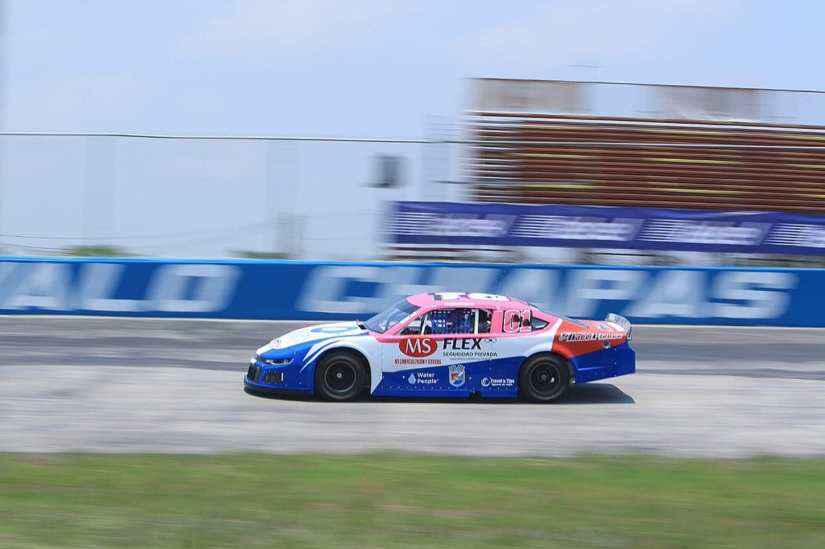 ChicasRacing's tweet photo. ¡Día de carrera! Mucha suerte a @reginasirvent 🇲🇽, Valeria Aranda 🇲🇽 y @ZiharaEsteban 🇪🇸 quienes corren en Tuxtla. 💪🏻 #GirlPower

📸 EPI Press, @NASCARPEAKMX, @TrucksMexico #NASCARTuxtla https://t.co/tNgC9RAzsv