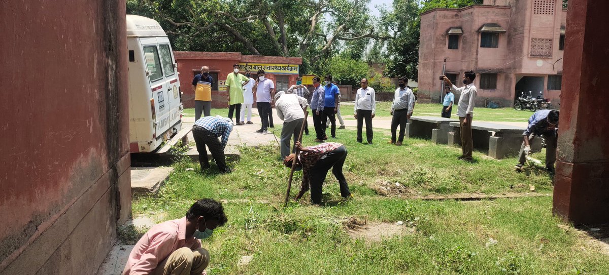 DoprupF's tweet photo. प्राथमिक स्वास्थ्य केंद्र राजेपुर राठौरी विकासखंड राजेपुर में सफाई कार्य कराया गया।
@DMFarrukhabadUP
@uppanchayatiraj @cdofarrukhabad https://t.co/bBPHbJbPXf
