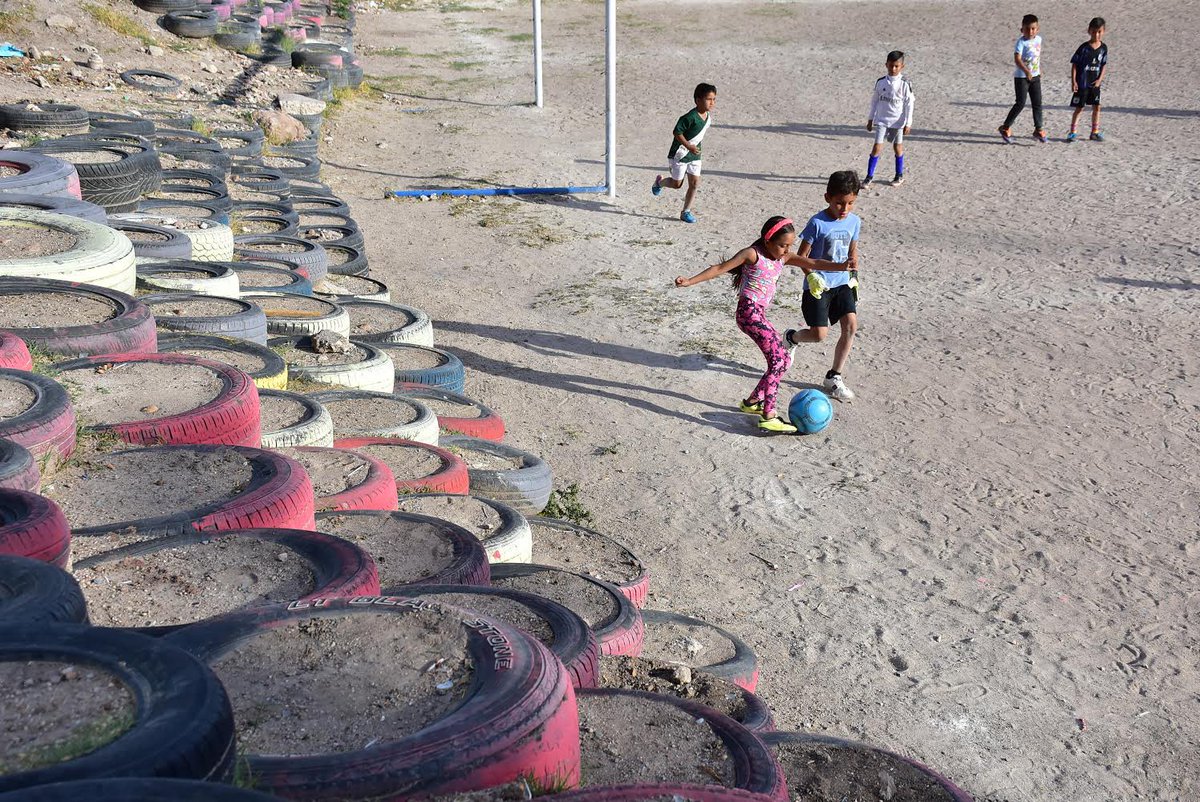 PeriodicoCorreo's tweet photo. ⚠️ ¡Atención! Aquí te contaremos una una muy peculiar historia sobre el Estadio Tijuanita, en ubicado en #León.  Sigue leyendo, que te devolverá la fe en la humanidad. ABRIMOS HILO 🧵 👇🏻

📝 @OscarJiSa 
📸 @cristina_foto https://t.co/8MuHQ7keep
